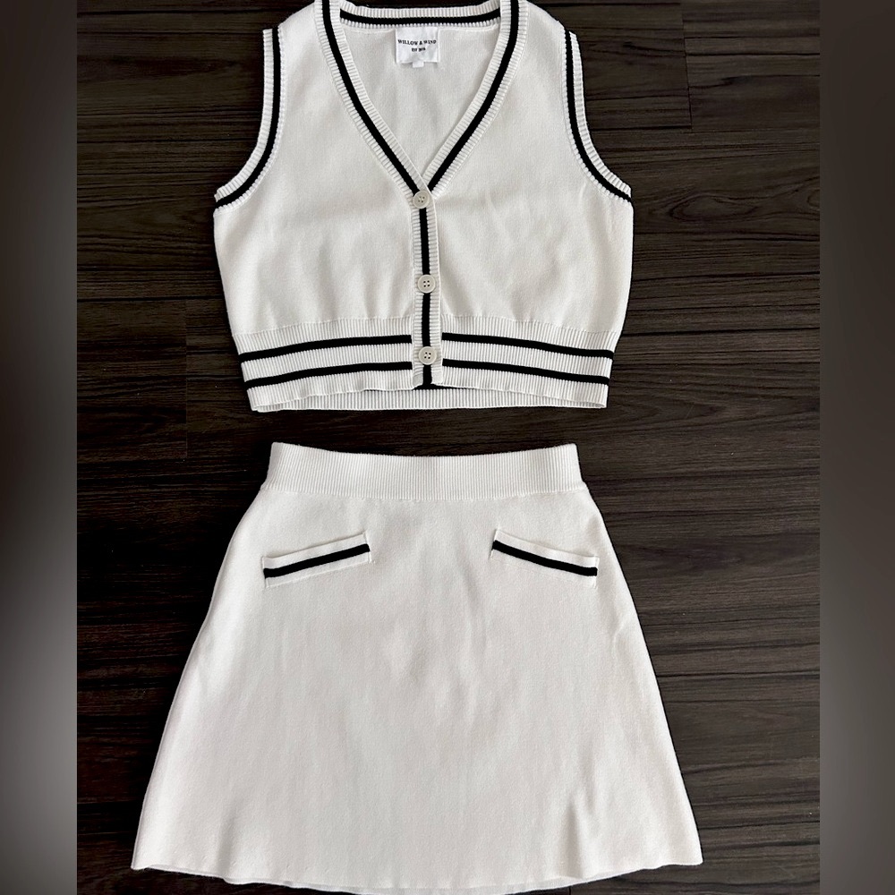 White and Black A-Line Mini Skirt Set for Casual Wear 52%rayon 48%poliester